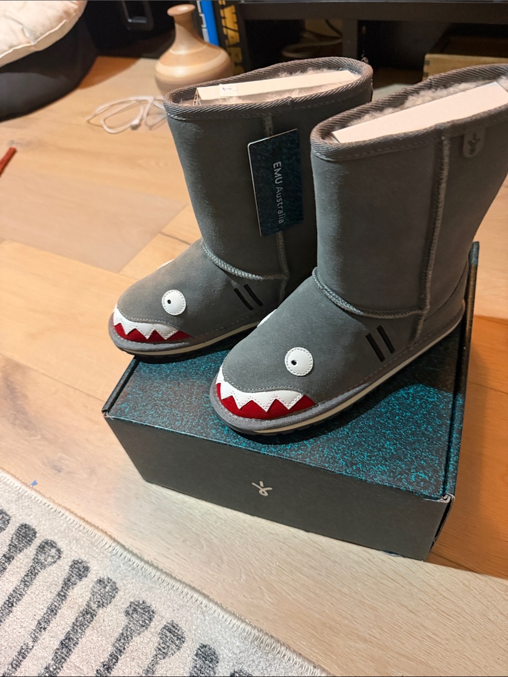Emu Australia Shark wool Shark Boot - new with box
